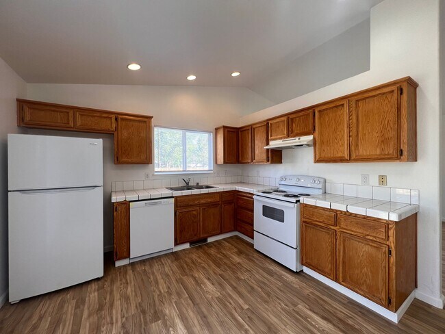 Building Photo - 3 bedroom Home in Donner Trail Estates, Fernley