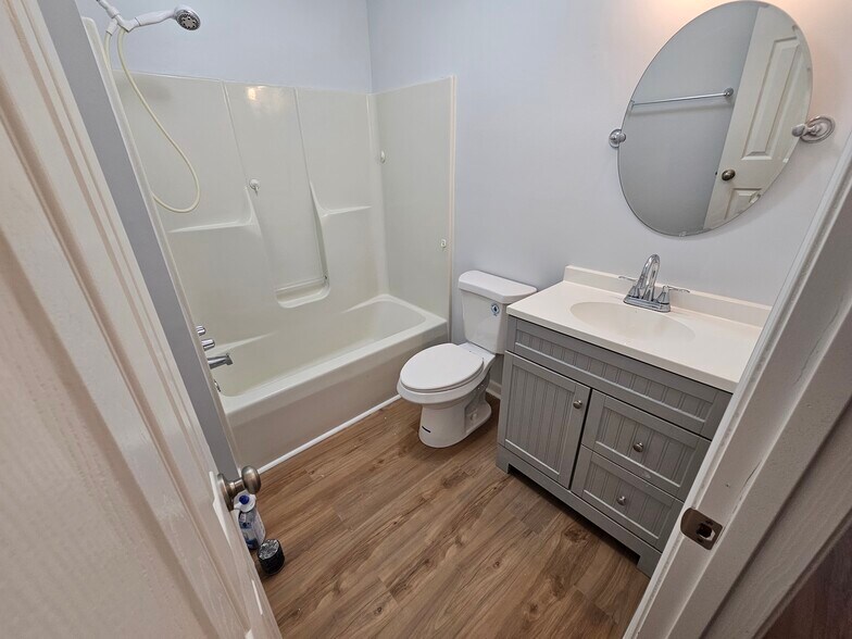 Building Photo - 3610 Woodside Ct