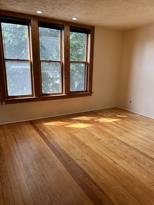 Building Photo - 208 Koch Ave