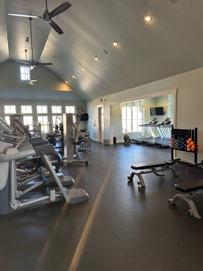 Building Photo - 1901 Plaza District Dr