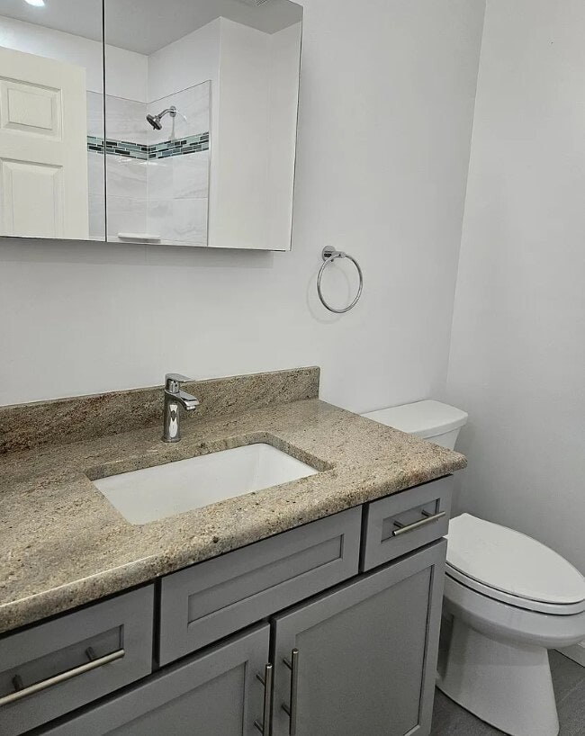 Building Photo - 31 Lakeview Rd