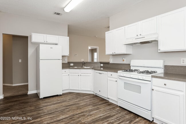 Building Photo - 7485 International Village Dr