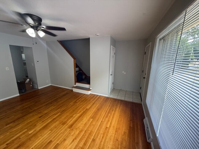 Building Photo - 542 S Newman Rd