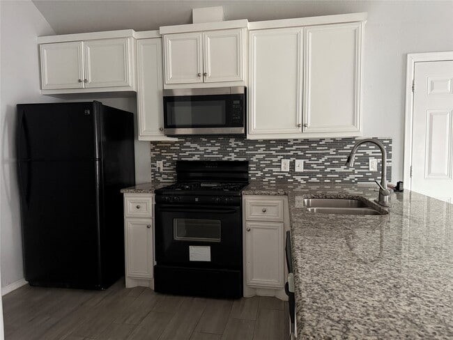 Building Photo - 4509 Larkspur St