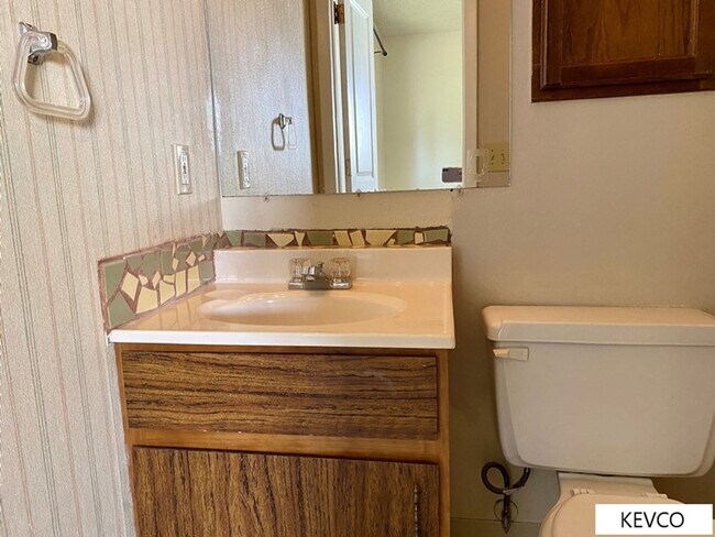 Building Photo - Great Location, Even Better Home!