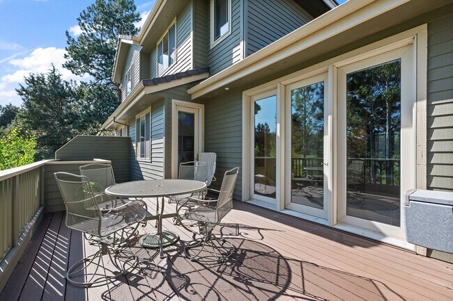 Building Photo - Gated Community in Broken Top