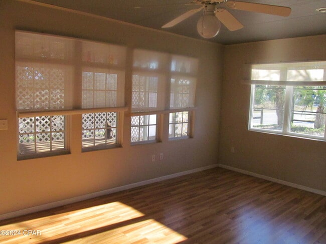 Building Photo - 5104 Beach Dr