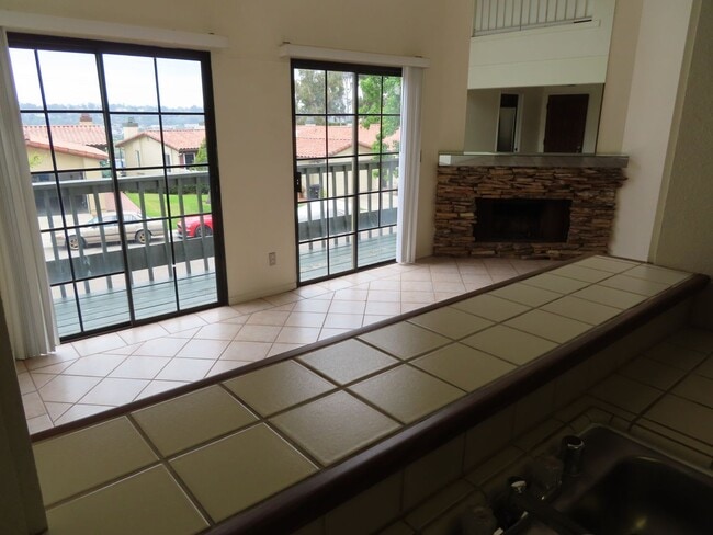 Building Photo - Three Bedroom Townhome with Two-Car Garage