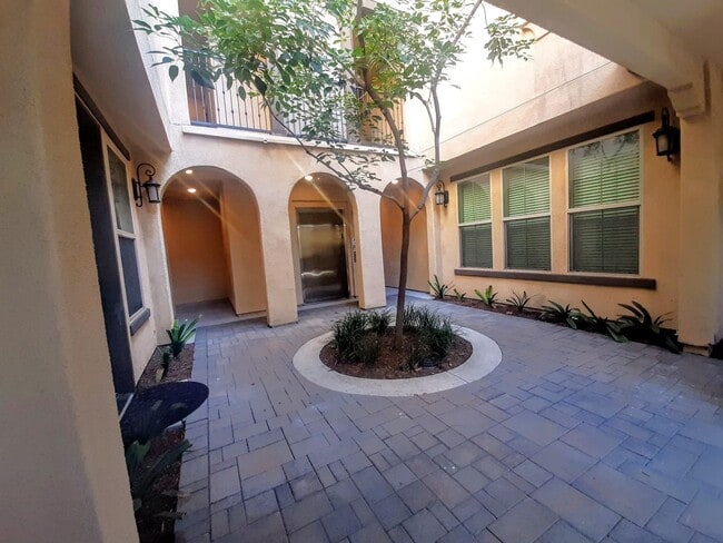 Building Photo - MERIDA LANE BREA 92823 (2 BED / 2 BATH)