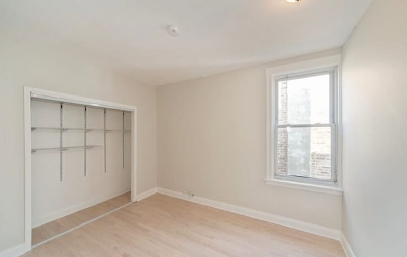 Building Photo - 4143 N McVicker Ave