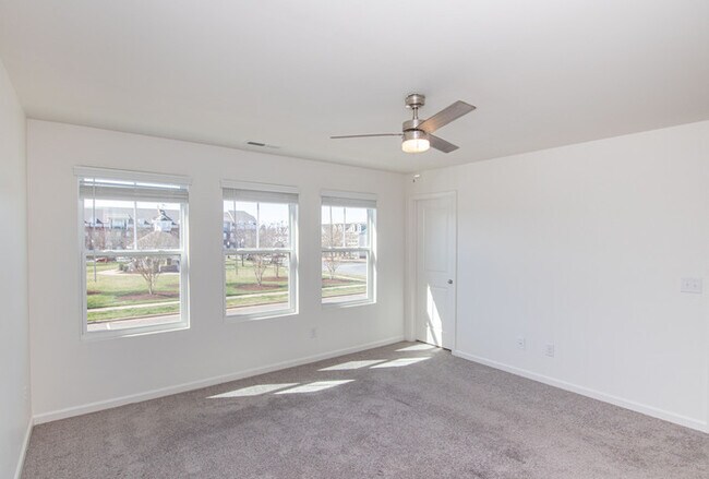 Building Photo - 2-Car Garage Bonterra Townhome