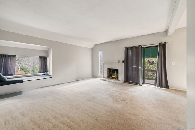 Building Photo - 21 Heritage Vlg