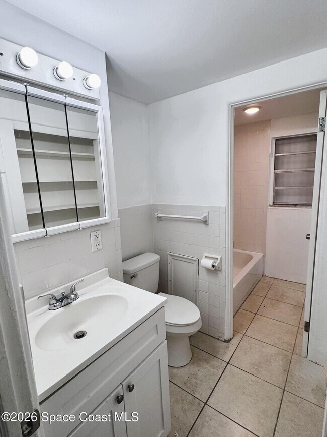 Building Photo - 305 Edinburgh Dr