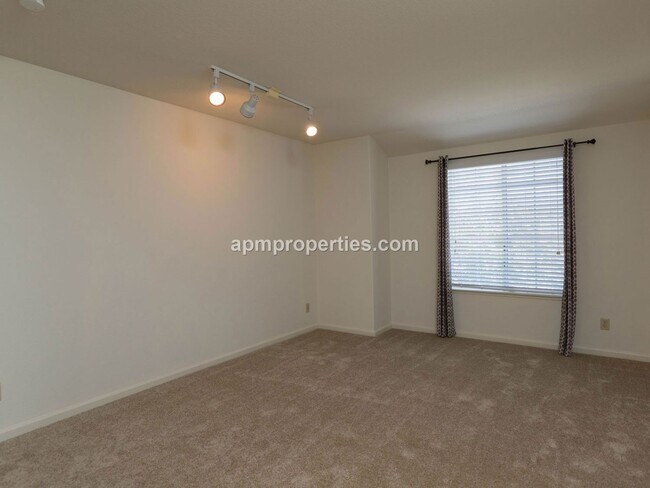 Building Photo - Elegant 4 Bedroom, 3 bath, 3-Car Garage in...