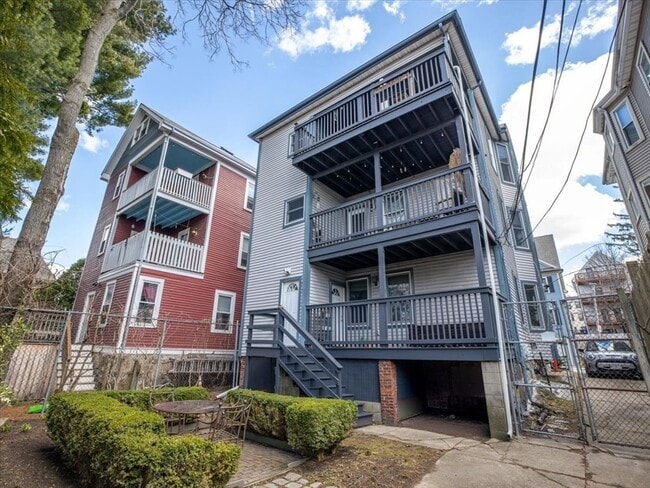 Building Photo - 14 Haverford St