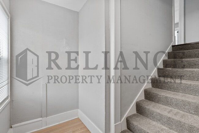 Building Photo - 3321 E Victor St