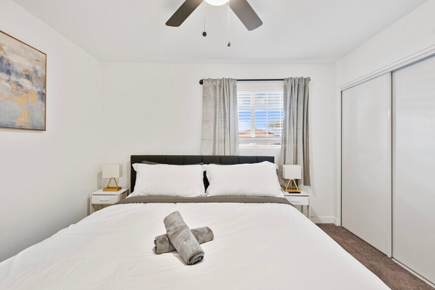 Building Photo - 3023 N 40th Ln