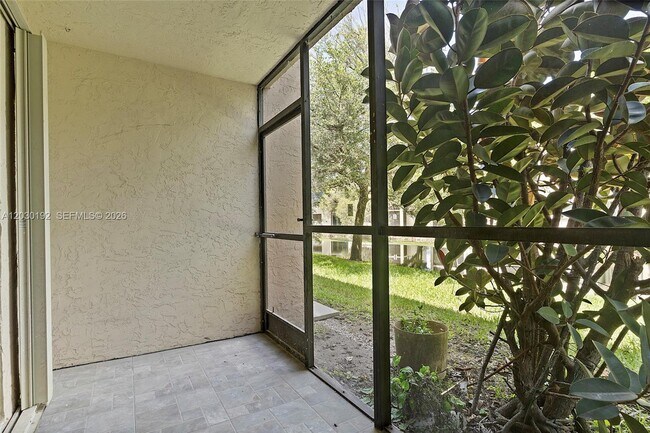 Building Photo - 193 Lakeview Dr