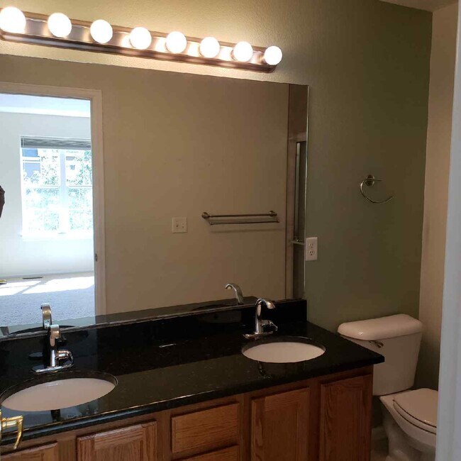 Building Photo - 2233 Watersong Cir