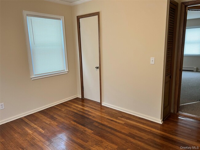 Building Photo - 223 Clay Pitts Rd