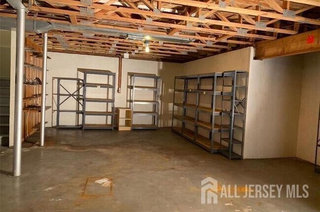 Building Photo - 33 Marion Dr