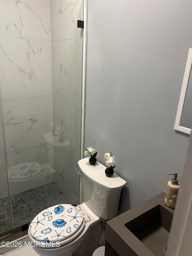 Building Photo - 922 4th Ave