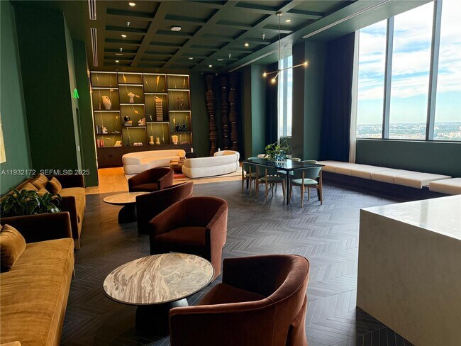 Building Photo - 11 NE 6th St