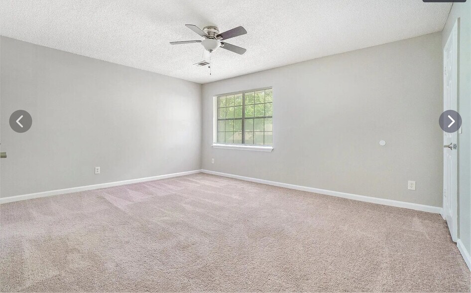 Building Photo - 926 Amberly Dr