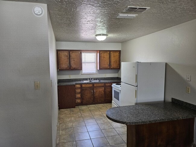 Building Photo - 1549 Arizona Dr