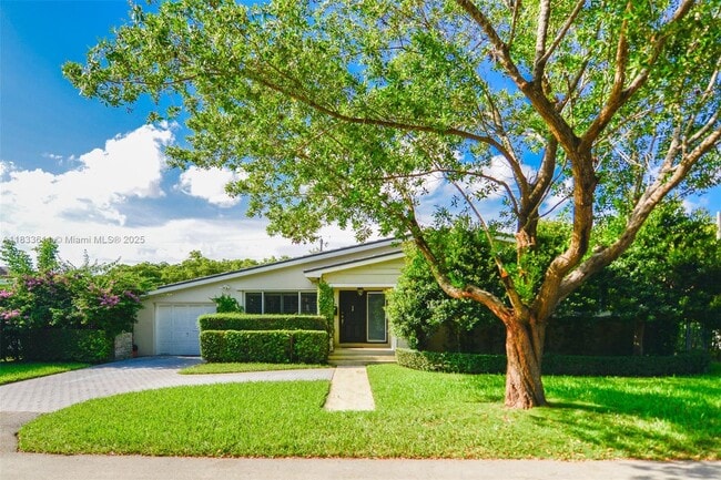 Primary Photo - 3615 Riviera Ct