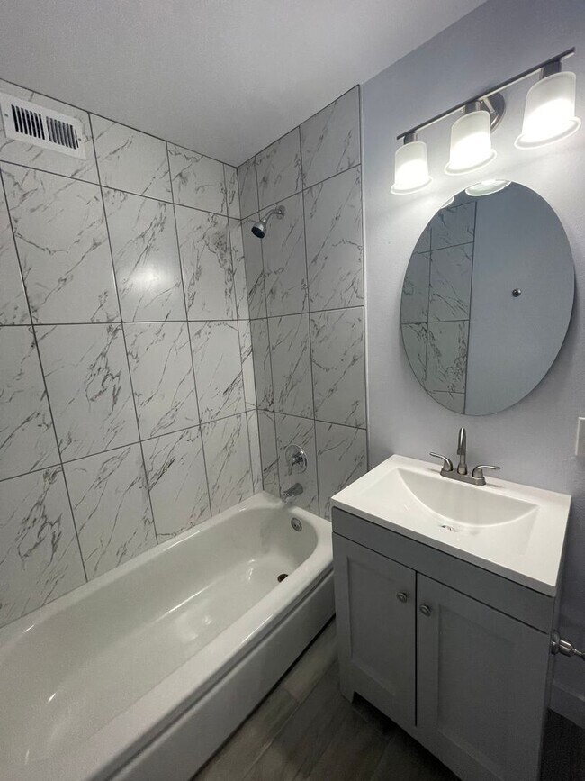 Building Photo - Charming 1-Bedroom Apartment – Prime Las Vegas Location