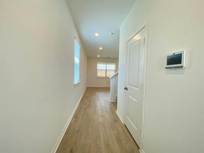 Building Photo - 209 Saide St