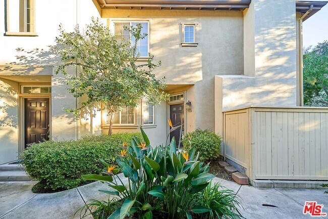 Building Photo - 915 Somerville