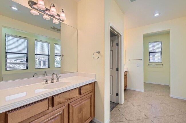 Building Photo - Beautiful 3 bedroom in Tuscany  community