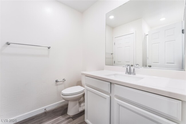 Building Photo - 5730 Sky Pointe Dr