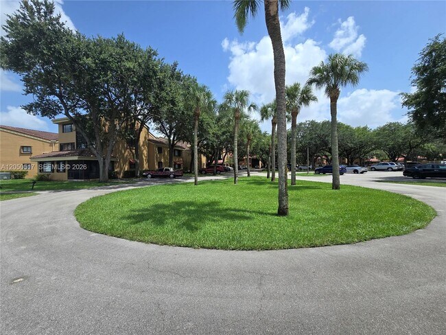 Building Photo - 15545 Miami Lakeway N