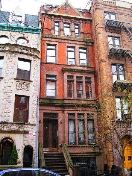 Building Photo - 70 W 87th St