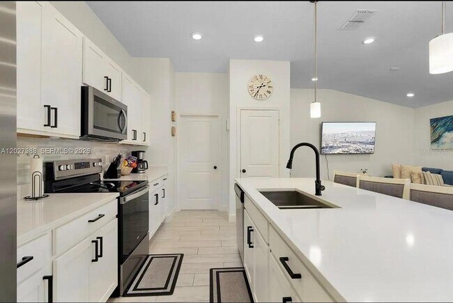 Building Photo - 1136 Papaya Cir.