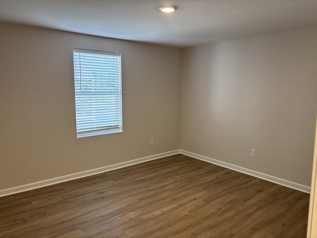 Building Photo - South Nashville 2 bedroom 2 bath Condo