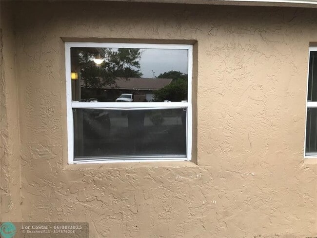 Building Photo - 8424 NW 23rd Manor