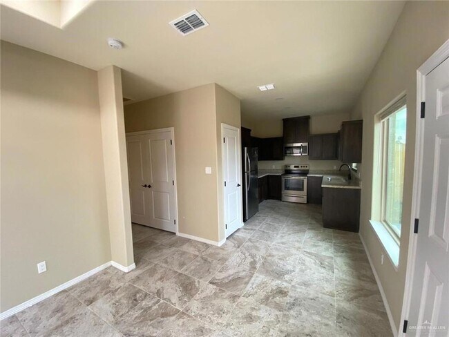 Building Photo - 5709 Nightingale Ave
