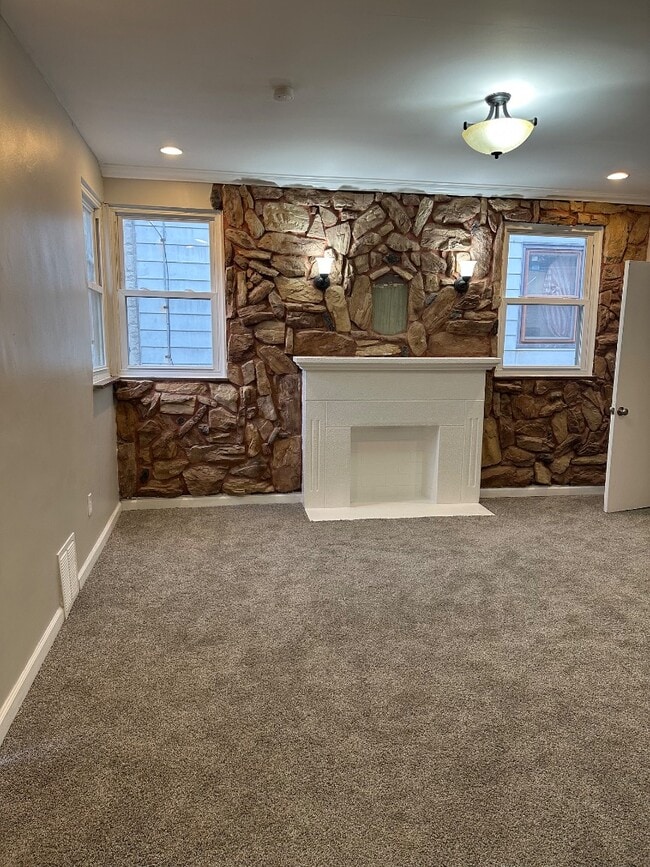 Building Photo - 6044 Mayflower Ave