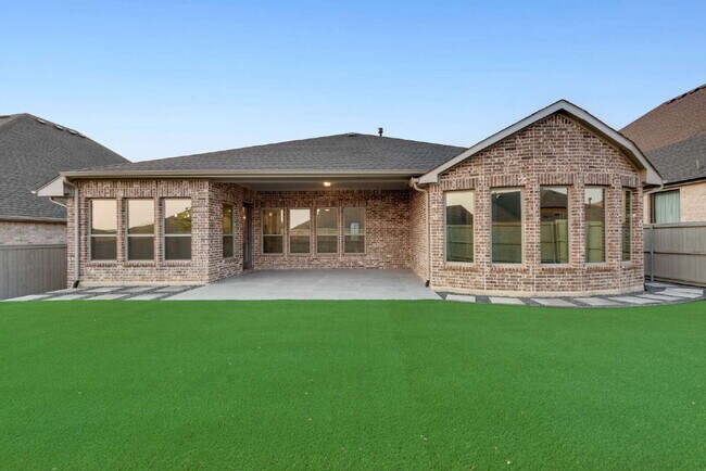 Building Photo - "Spacious 4-Bedroom Retreat with 2.5 Baths...