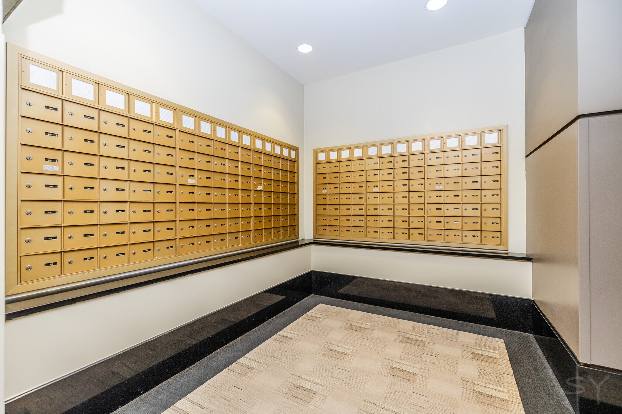 Building Photo - 345 N La Salle Dr