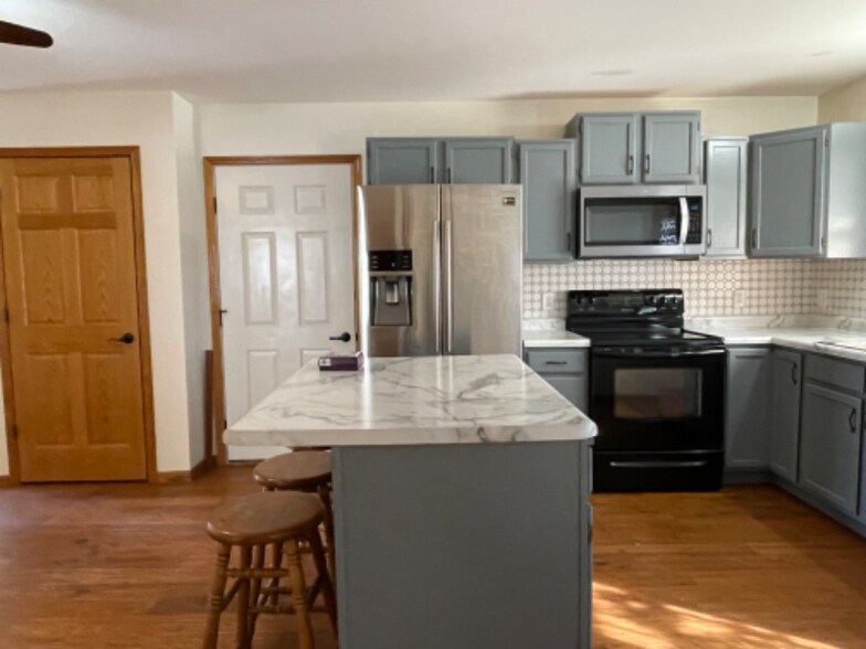 Primary Photo - 1610 N Hume Ave