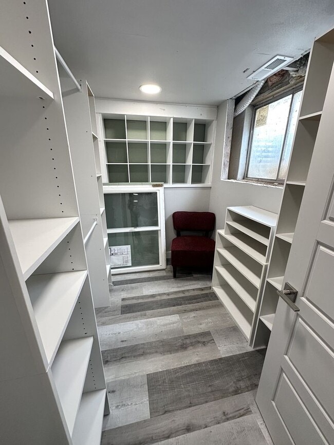 Building Photo - 1st Rent Month Free!! Stunning Partially F...