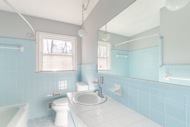 Building Photo - Spacious 4bd/2.5ba Ranch w/ Two-Car Garage & Large Basement and Screened Porch!