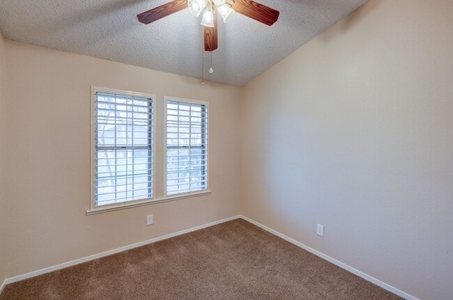 Building Photo - Marty 174