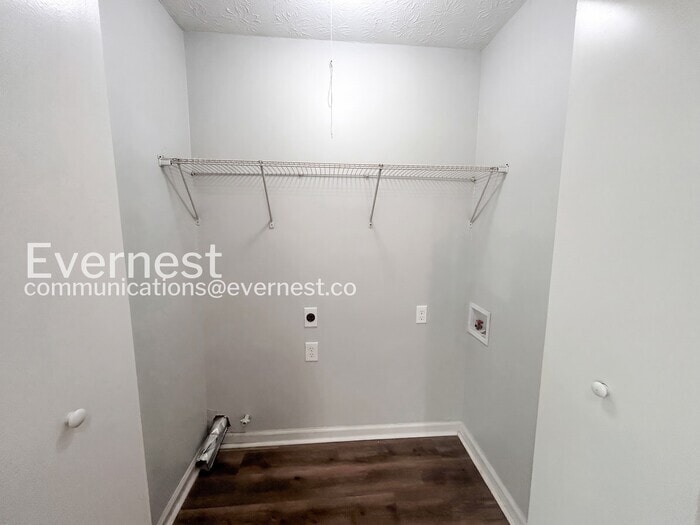 Building Photo - 5611 La Fleur Trail