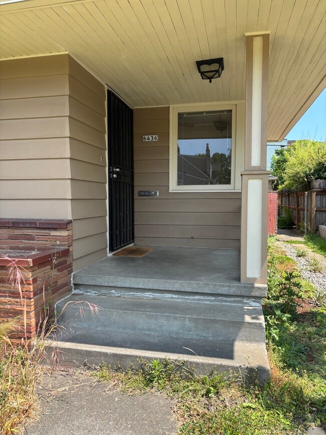 Building Photo - 6436 NE 26th Ave